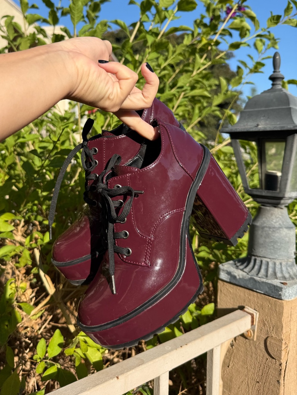 Vintage Steve Madden Platform Lace-Up Chunky Heel Shoes in Burgundy